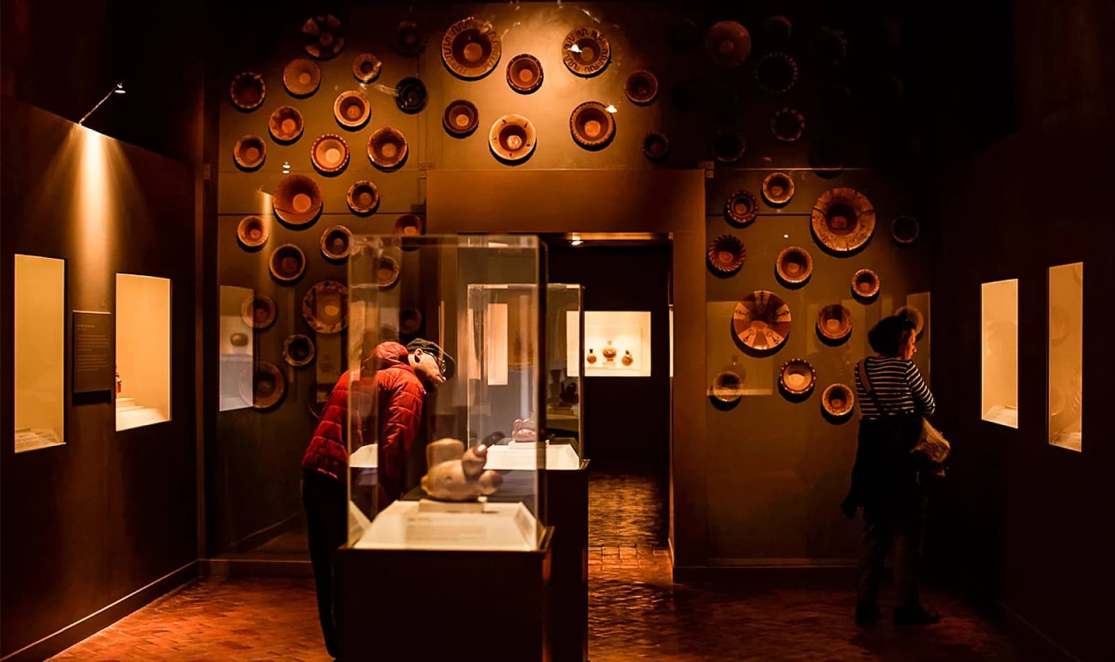 Turistas en un museo en Cusco, Perú 