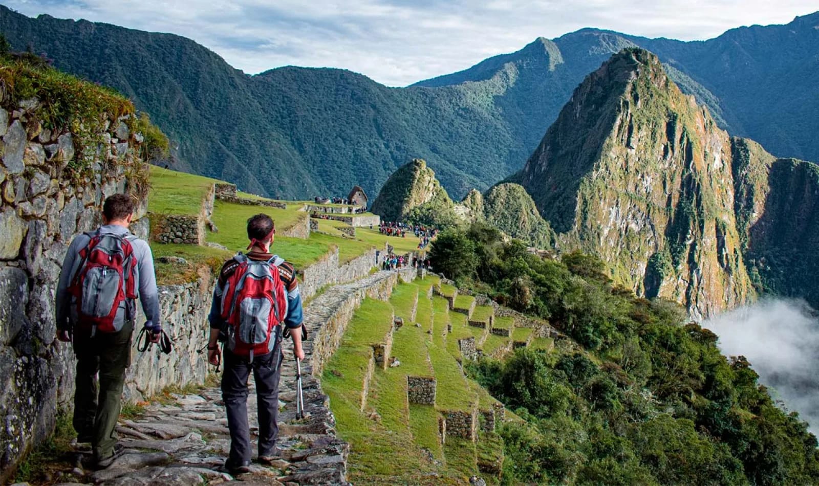 Viajeros con boletos, rumbo a Machu Picchu