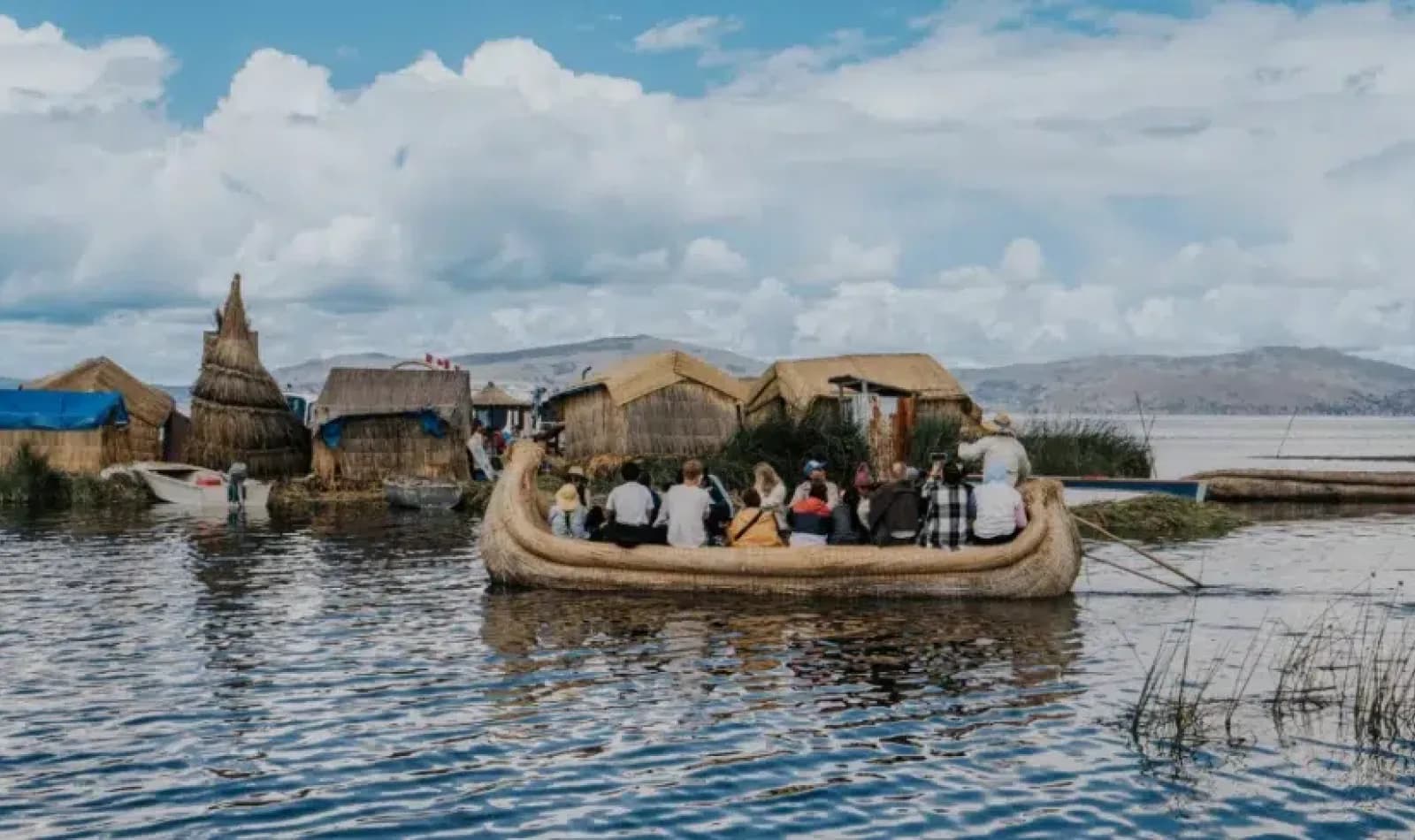 Explora el Lago Titicaca y el corazón del folclore peruano en Puno, la cuna de los incas