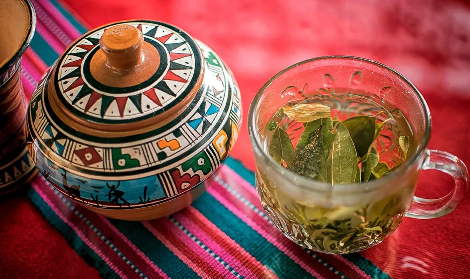 Mate de coca para contrarrestar el mal de altura de Machu Picchu.