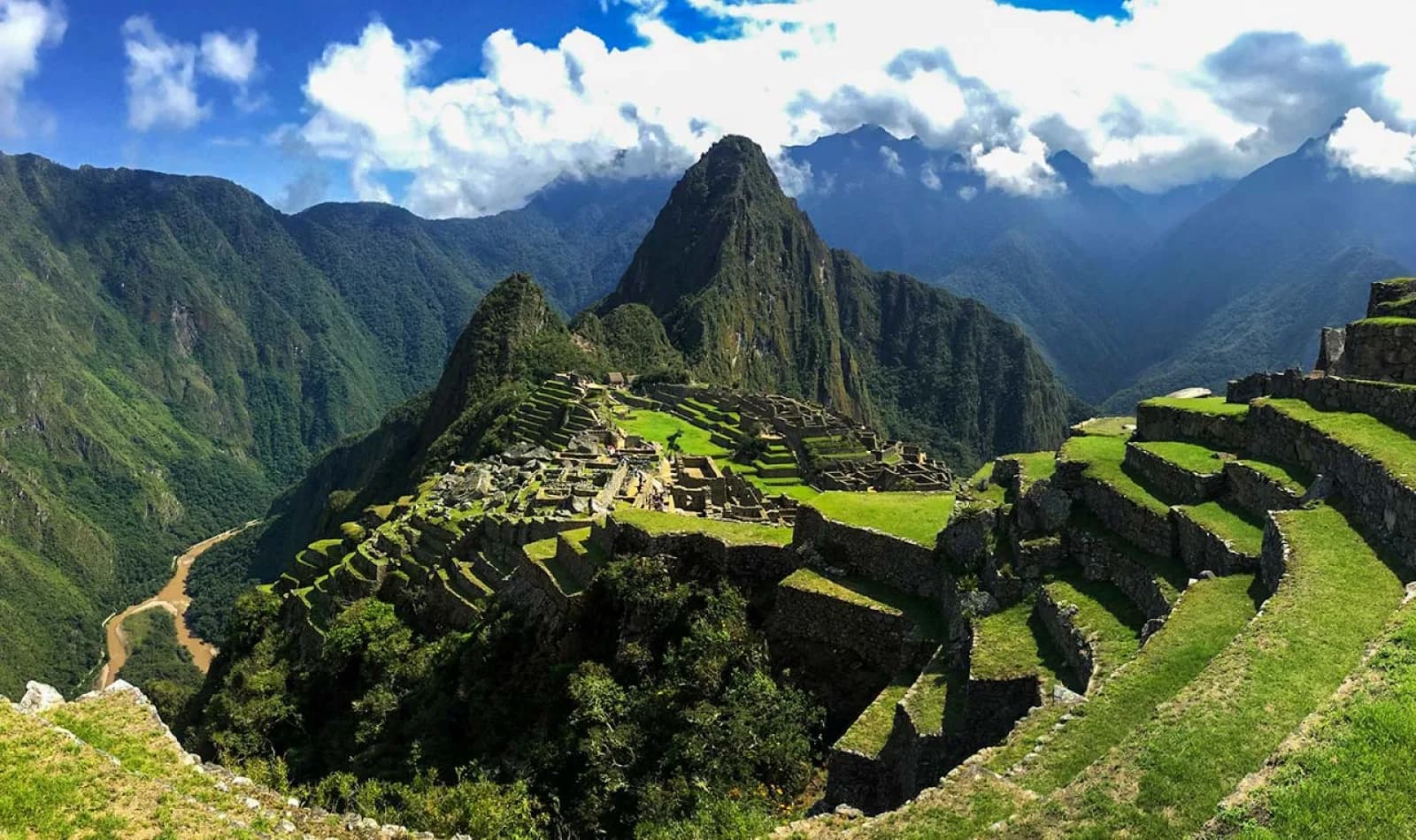 Vista panorámica del Santuario Inca de Machu Pícchu