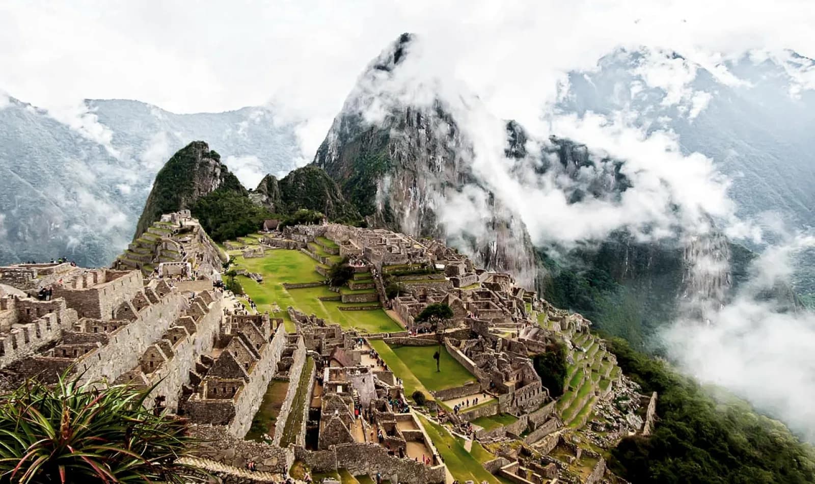Machu Picchu con neblina, en época de lluvias.