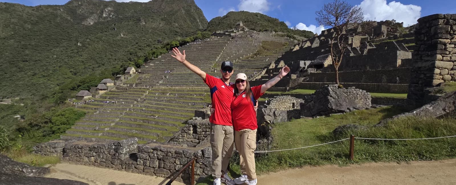 Machu Picchu Tour en Tren Turístico  Expedition o Voyager
