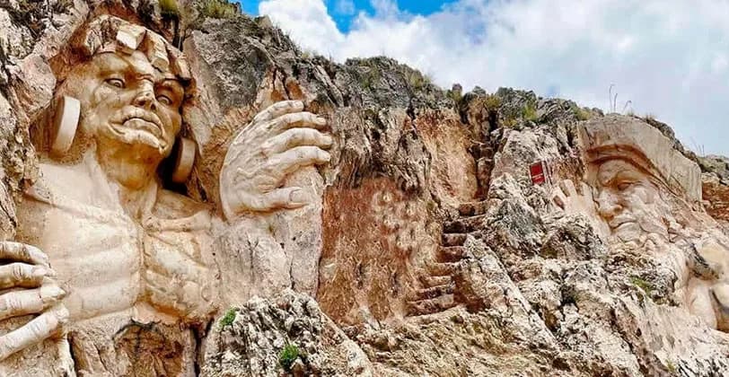 MORADA DE LOS DIOSES EN CARRO – CUSCO