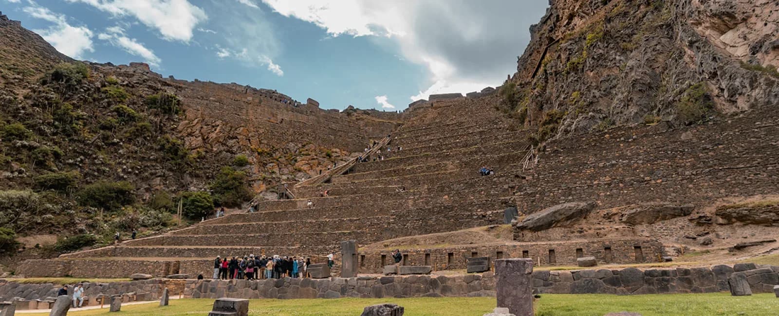 Andenes y complejo arqueológico de Ollantaytambo en el Valle Sagrado