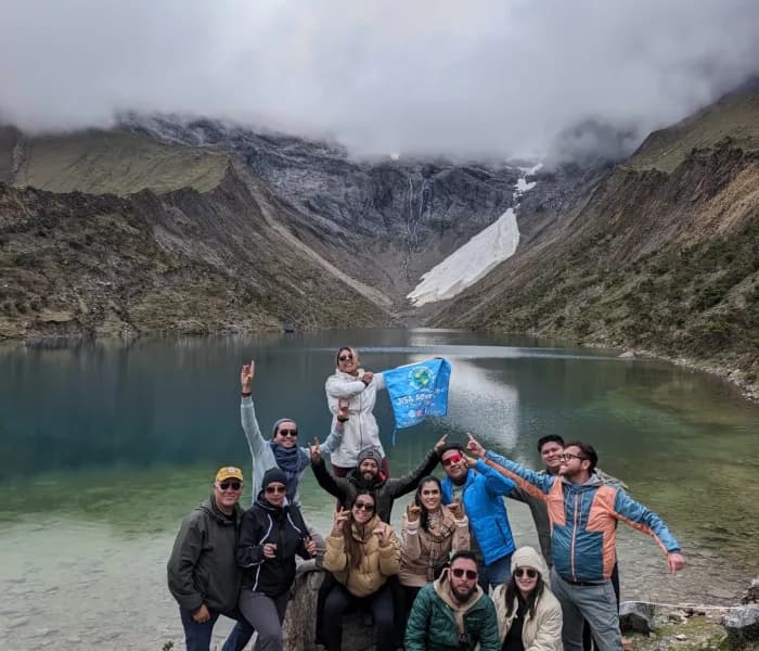 fotos en la Laguna de Humantay con Jisa Adventure
