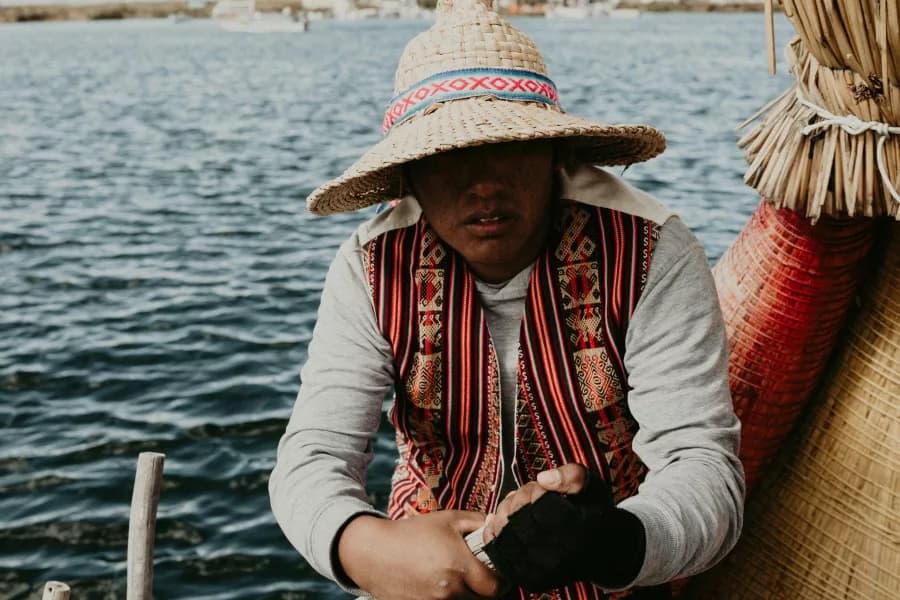 Navegando en un balsa de Totora
