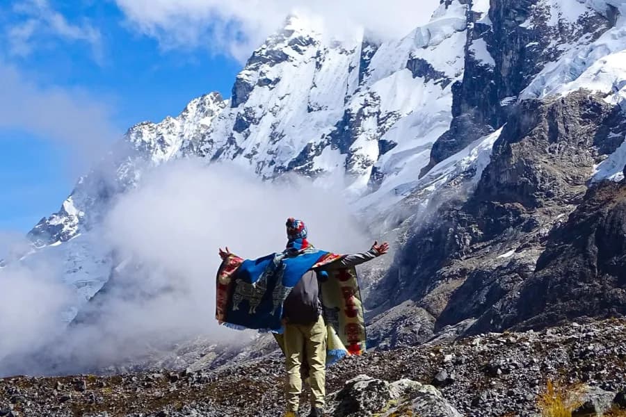 Fotos a las bajo una cordillera
