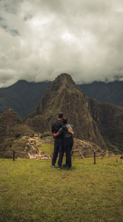 pareja en Machu Picchu