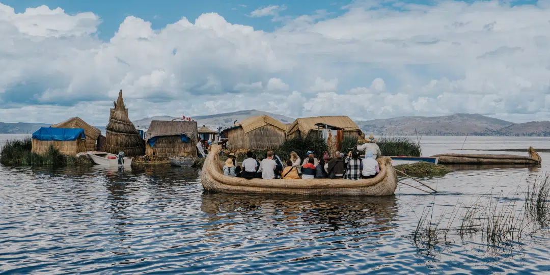 Explora el Lago Titicaca y el corazón del folclore peruano en Puno, la cuna de los incas